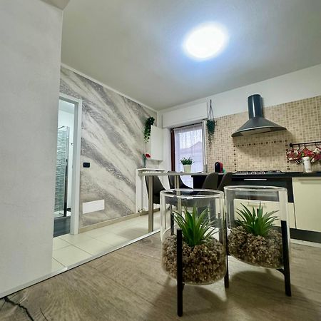 Casa Alessio - Elegante Appartamento Nel Cuore Di Чезано Мадерно Екстериор снимка