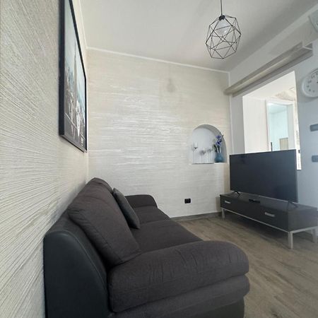 Casa Alessio - Elegante Appartamento Nel Cuore Di Чезано Мадерно Екстериор снимка